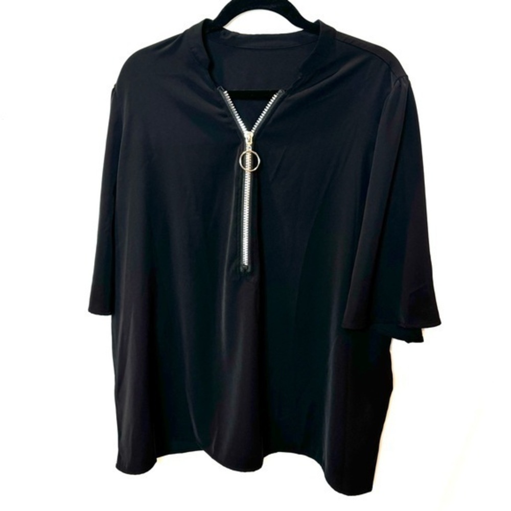 Women’s Plus Size Black Short Sleeve Top with Bold Front Zipper XXL